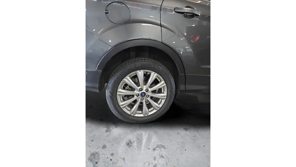 Used 2017 Ford Escape Titanium w/ Equipment Group 301A AWD/4WD image 19