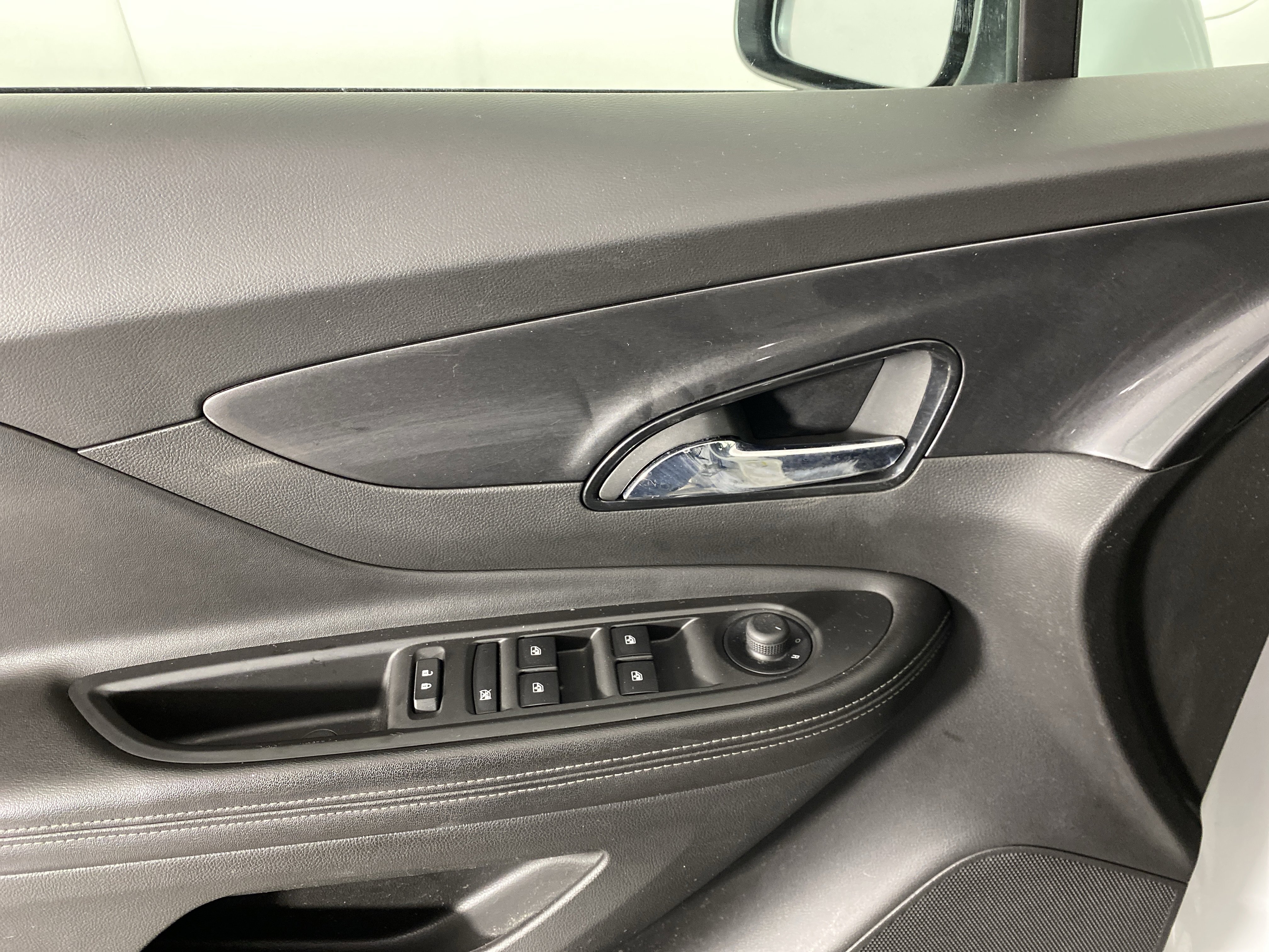 Used 2018 Buick Encore Preferred image 14