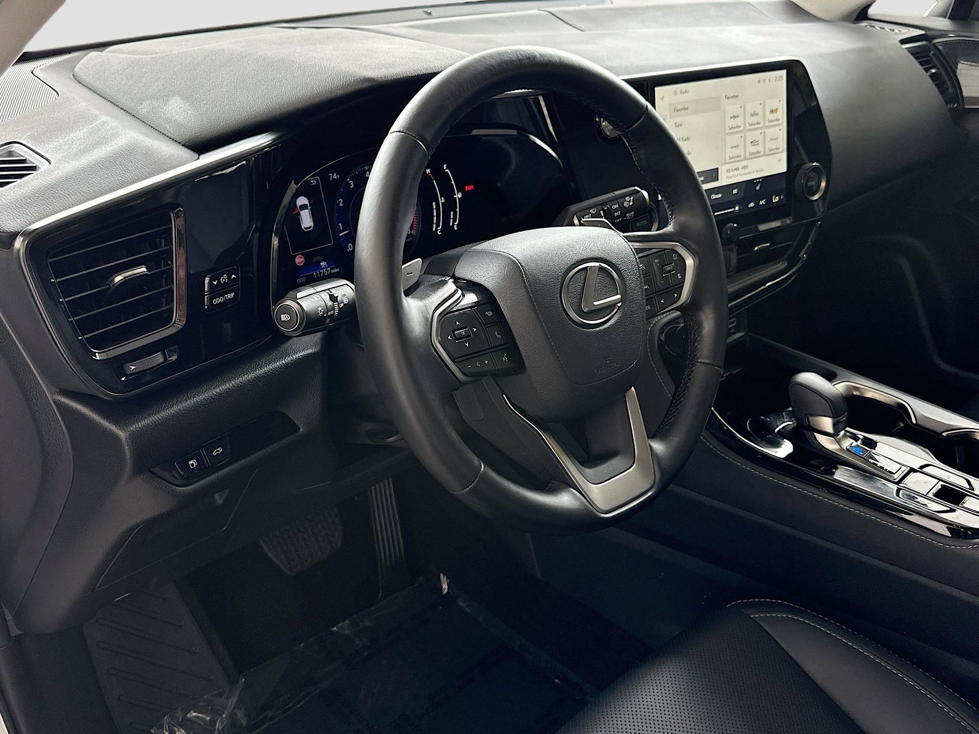 Used 2025 Lexus NX 250 FWD w/ Accessory Package (K3) image 9
