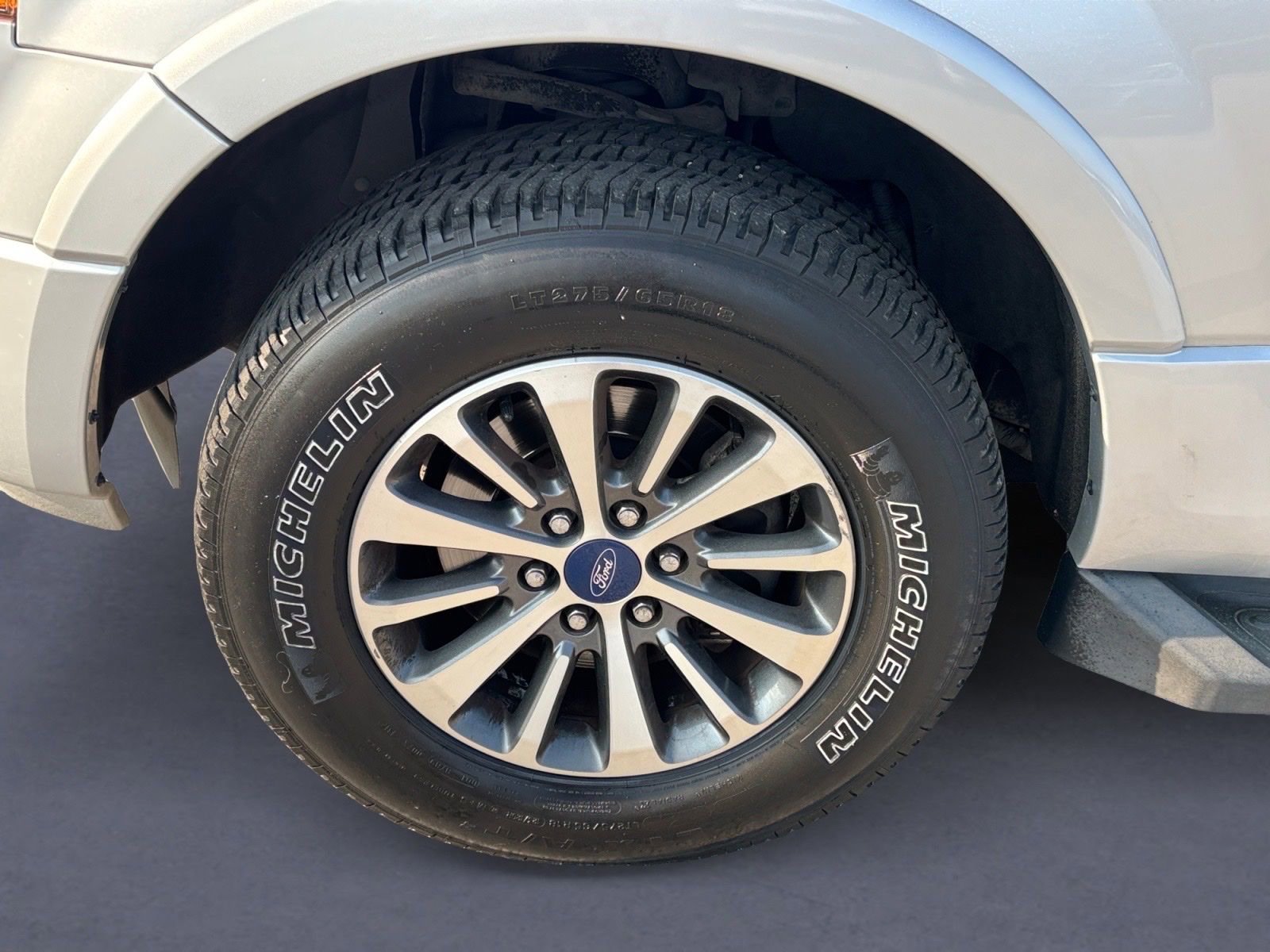 Used 2017 Ford Expedition XLT RWD image 9