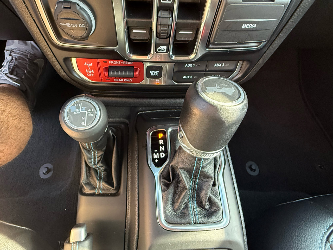 Used 2022 Jeep Wrangler Unlimited Rubicon 4xe w/ Dual Top Group image 27