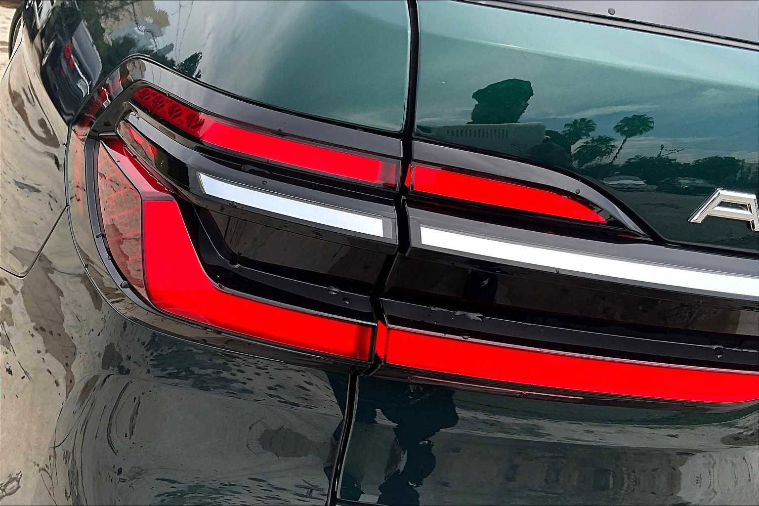 New 2026 BMW ALPINA XB7 image 12