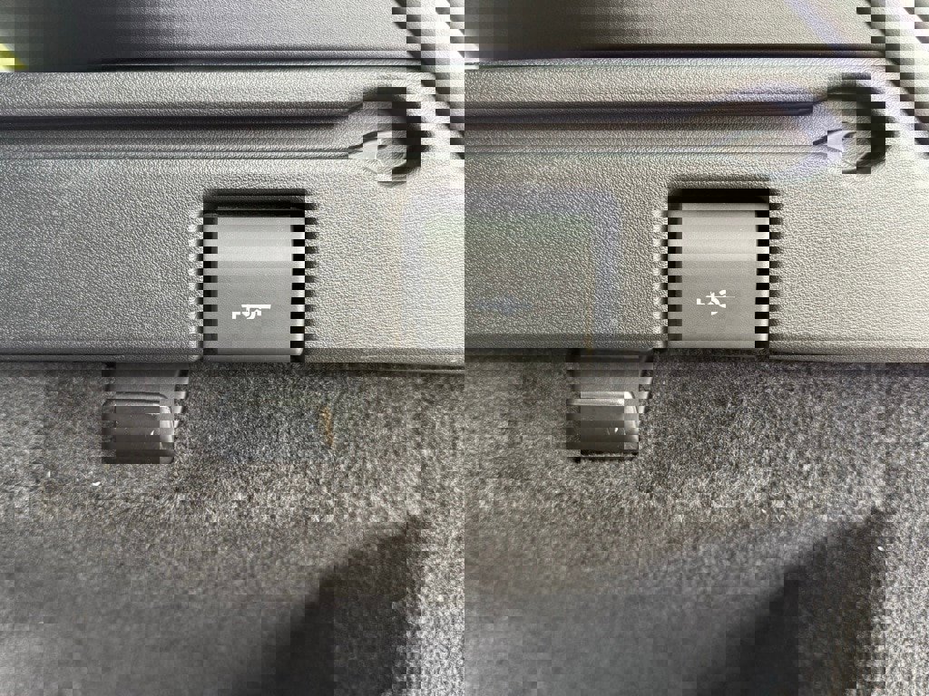 Used 2021 Land Rover Range Rover Sport HSE Silver Edition image 38