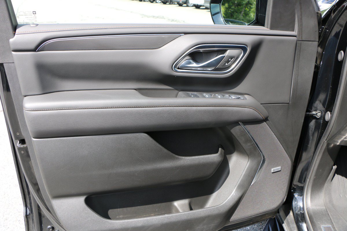 Used 2024 GMC Yukon AT4 w/ Technology Package AWD/4WD image 17