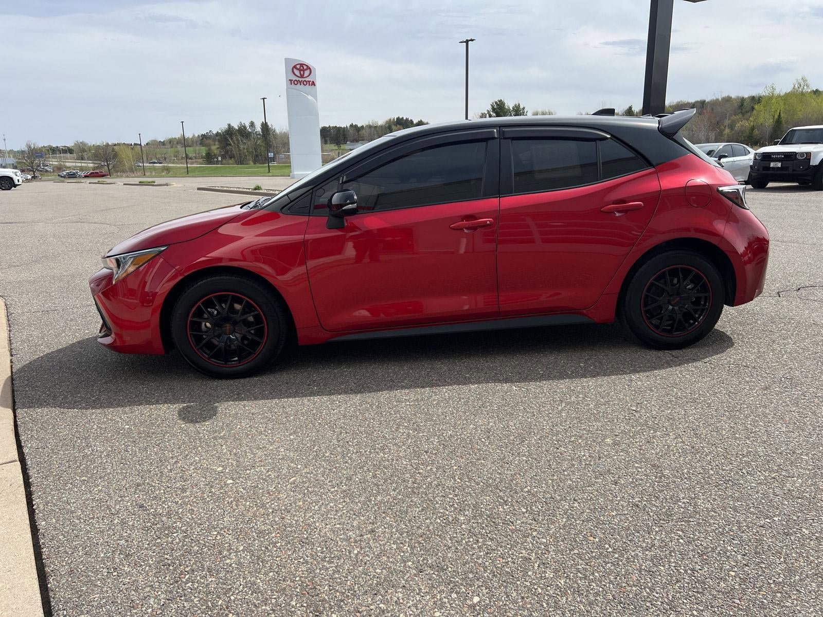 Used 2022 Toyota Corolla SE w/ SE Preferred Package FWD image 10