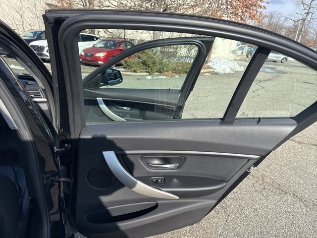 Used 2017 BMW 320i xDrive Sedan image 32