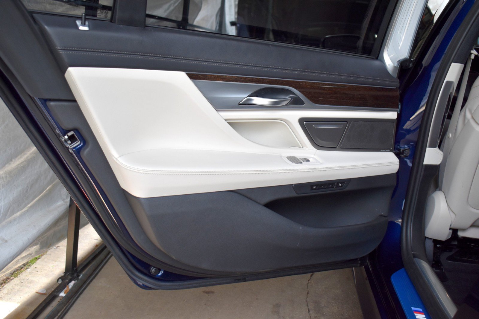Used 2022 BMW 750i xDrive w/ Luxury Rear Seating Package AWD/4WD image 36