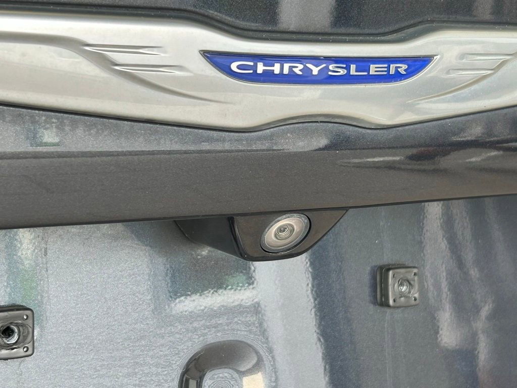 Used 2020 Chrysler Pacifica Touring-L Plus FWD image 43