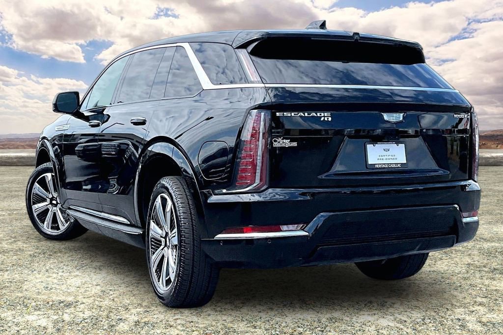 Certified 2025 Cadillac Escalade IQ Luxury 2 w/ LPO, Premium Carpet Package AWD/4WD image 4