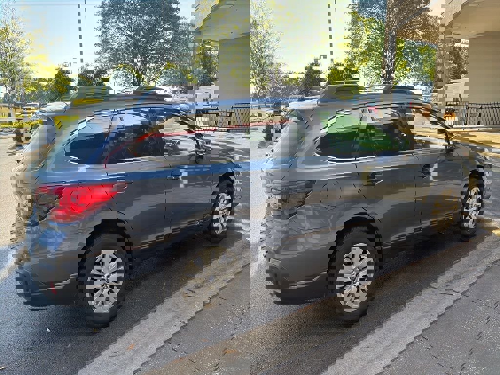 Used 2018 Subaru Outback 2.5i Premium image 3