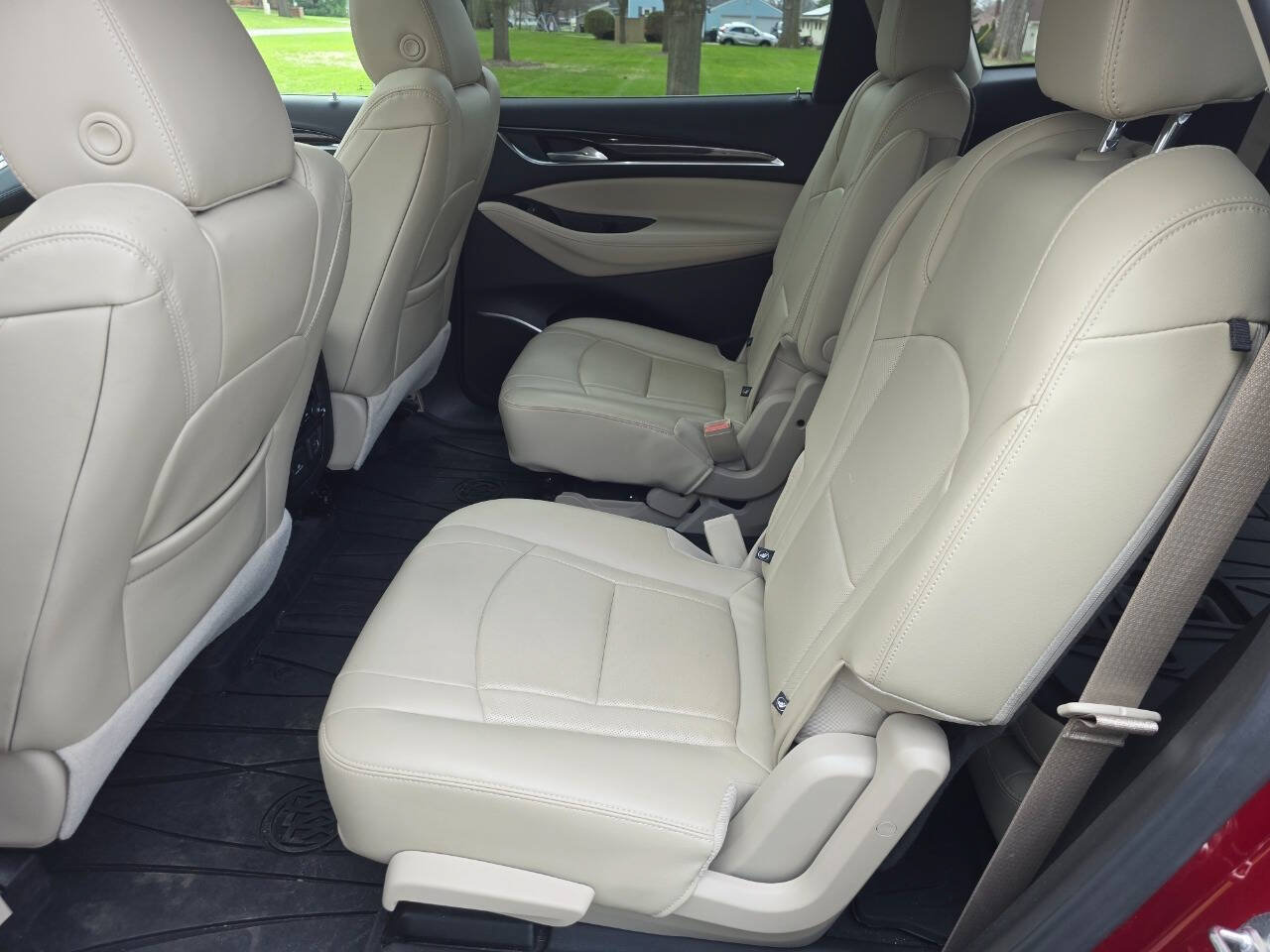 Used 2019 Buick Enclave Essence FWD image 29