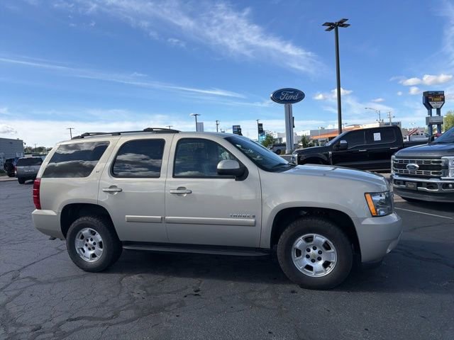 Used 2009 Chevrolet Tahoe LT w/ Luxury Package AWD/4WD image 3