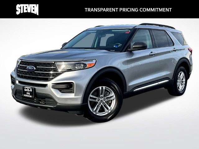 Used 2023 Ford Explorer XLT AWD/4WD image 3