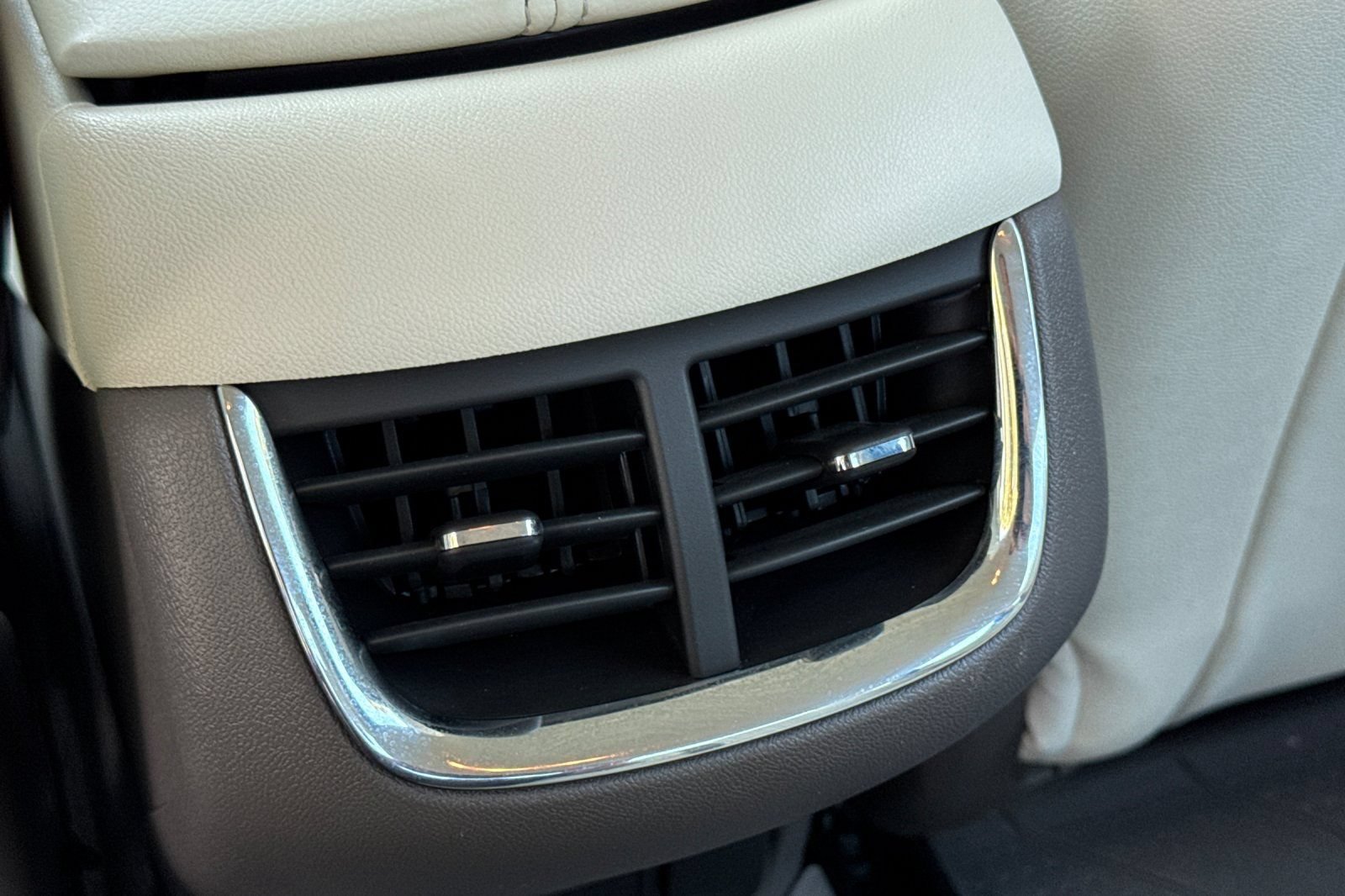 Used 2023 Chevrolet Malibu LT w/ LPO, Floor Liner Package FWD image 13