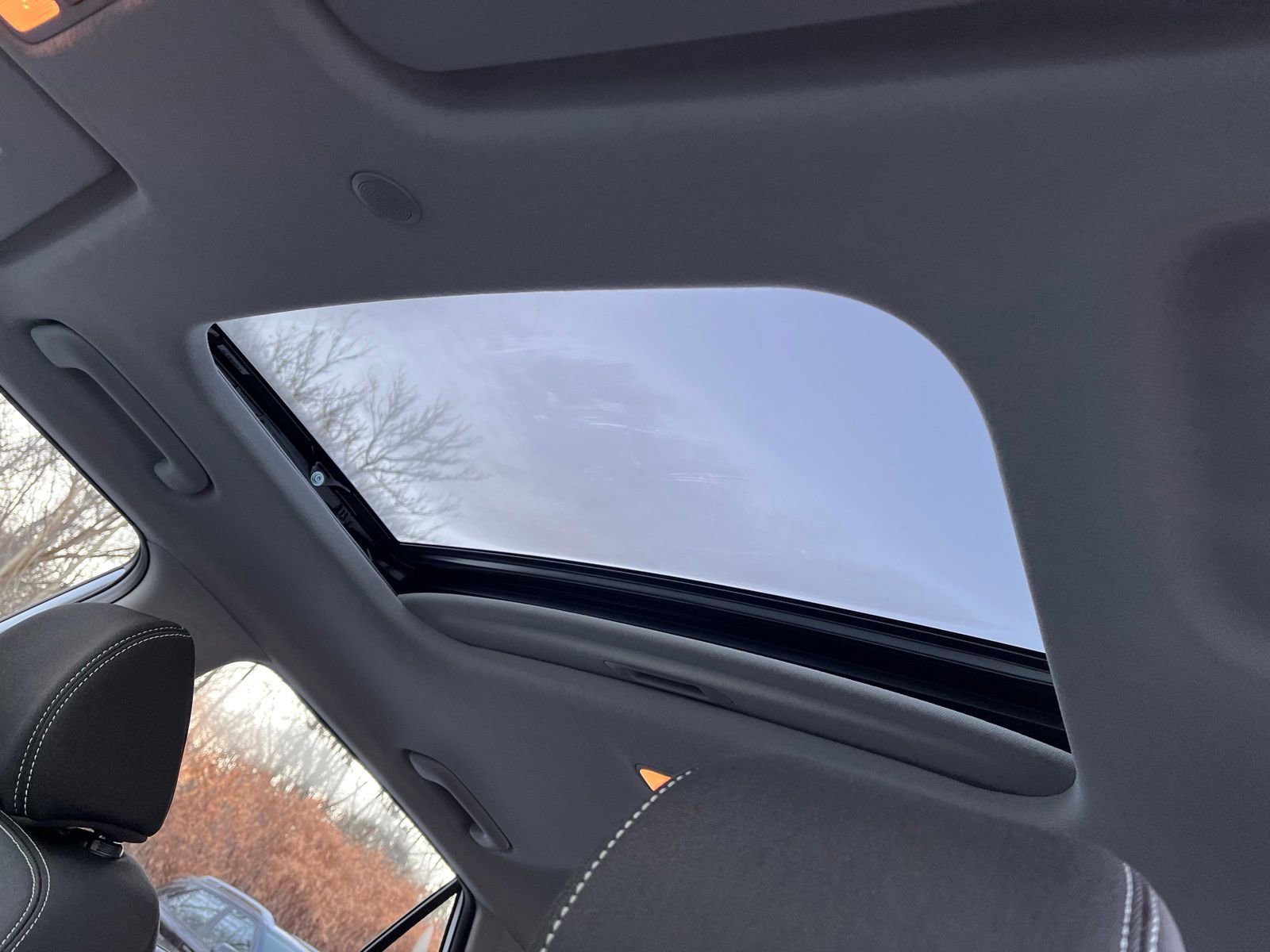 Used 2025 Hyundai Venue SEL image 24