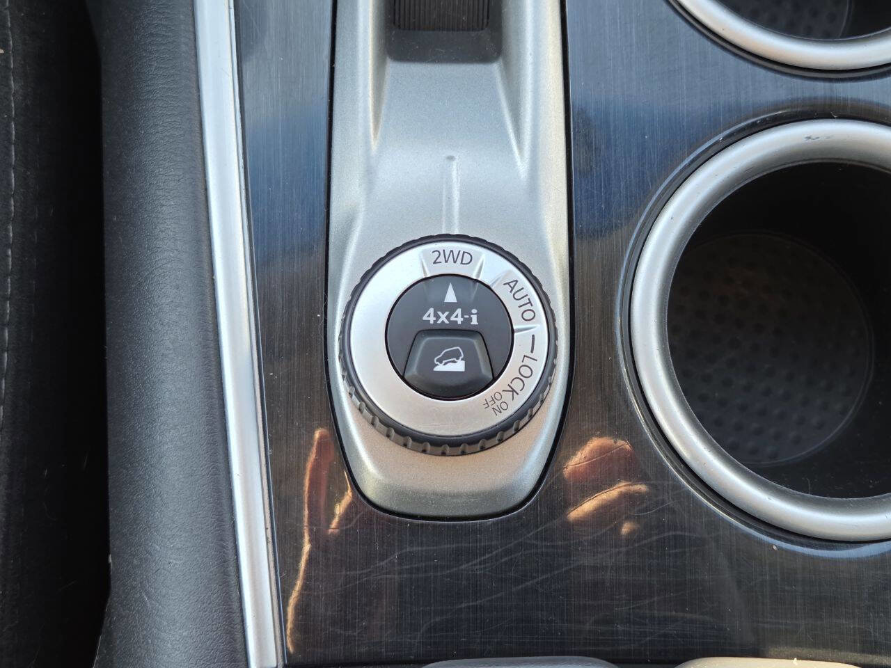 Used 2016 Nissan Pathfinder SV image 27