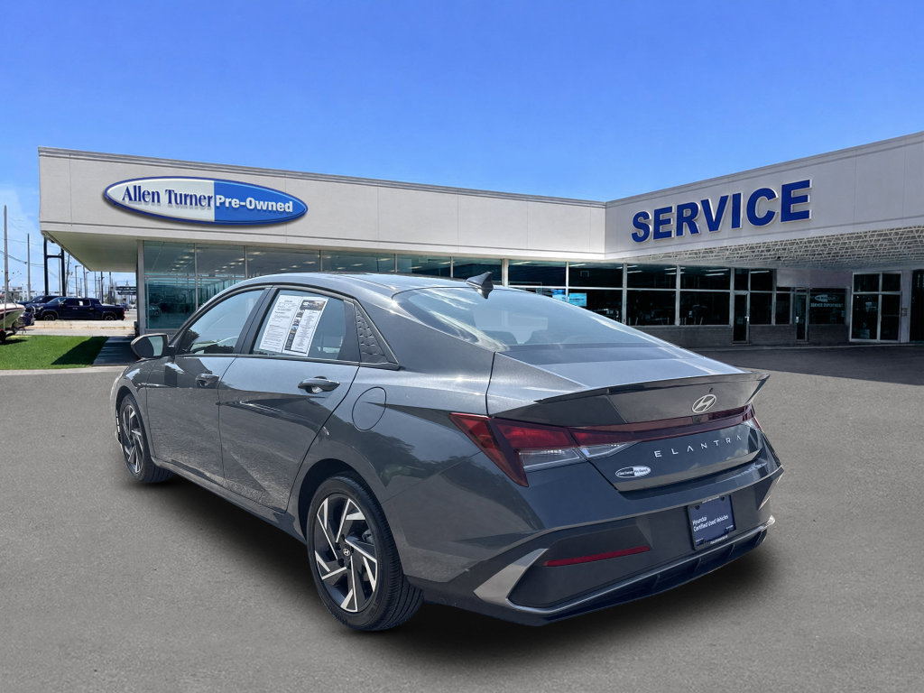 Certified 2025 Hyundai Elantra Sport FWD image 6