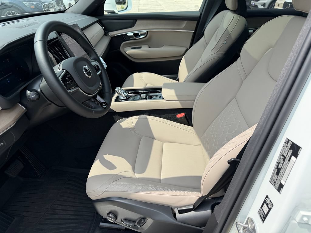 New 2026 Volvo XC90 B6 Plus w/ Protection Package Premier AWD/4WD image 18