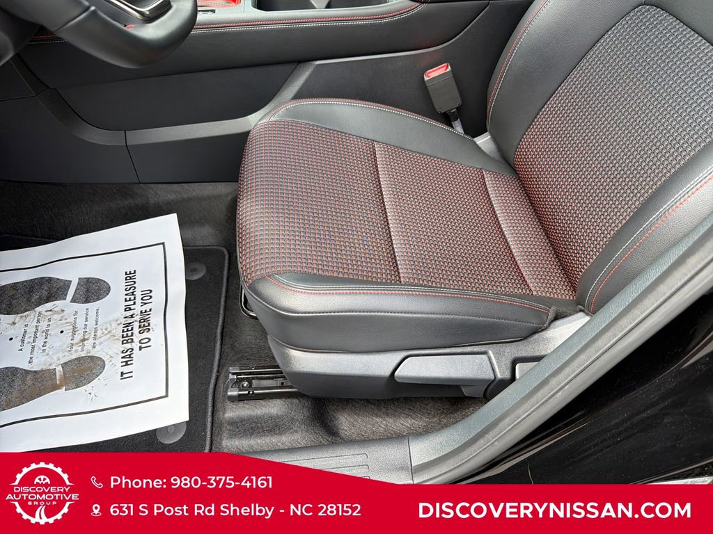 Certified 2025 Nissan Kicks SR FWD image 12