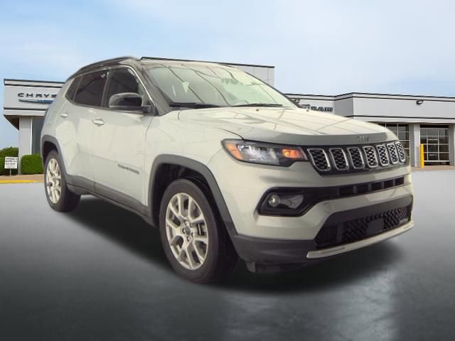 Used 2025 Jeep Compass Limited AWD/4WD image 3