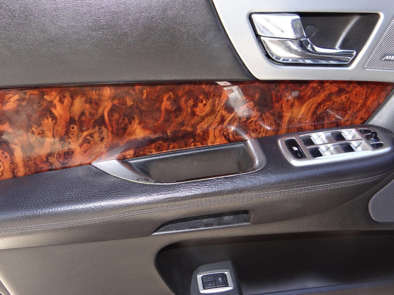 Used 2014 Jaguar XF 3.0 image 12