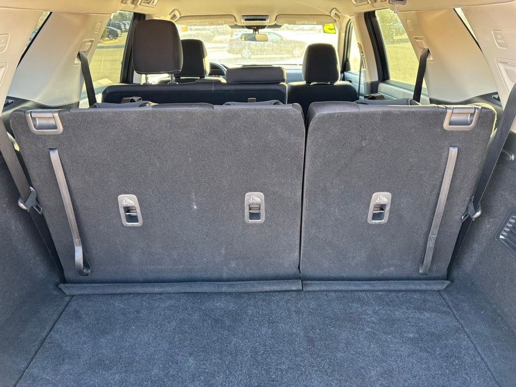 Used 2025 Nissan Pathfinder SV image 11