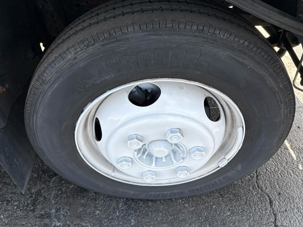 Used 2018 Isuzu NPR RWD image 11