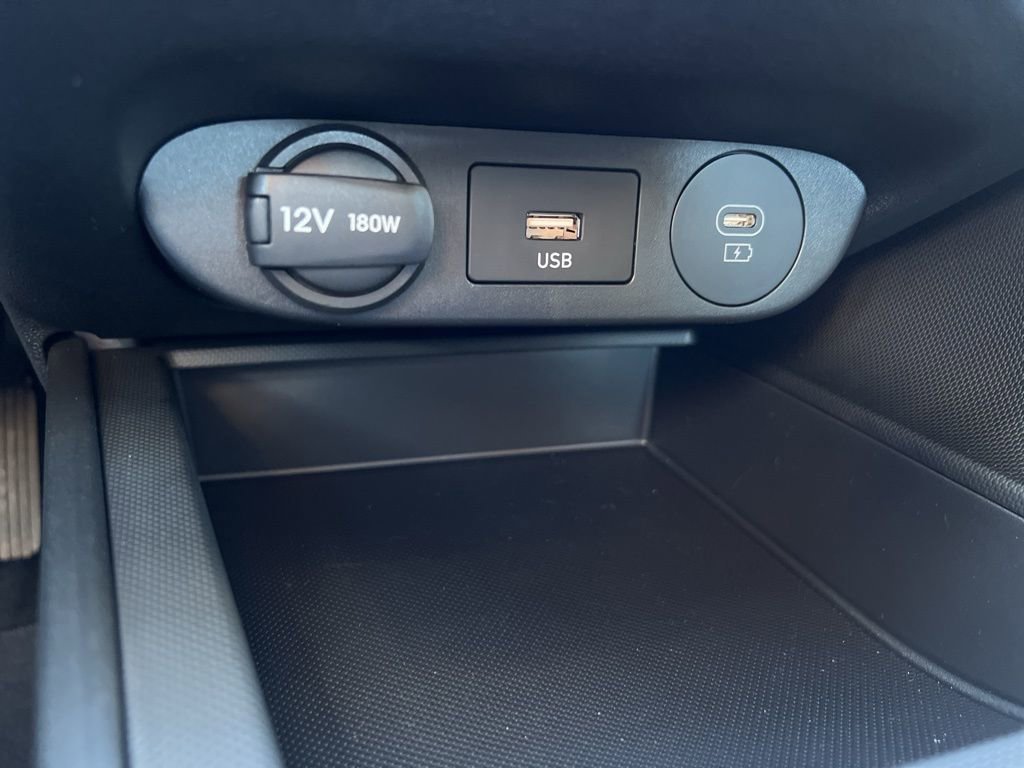 Used 2025 Hyundai Elantra SE image 19