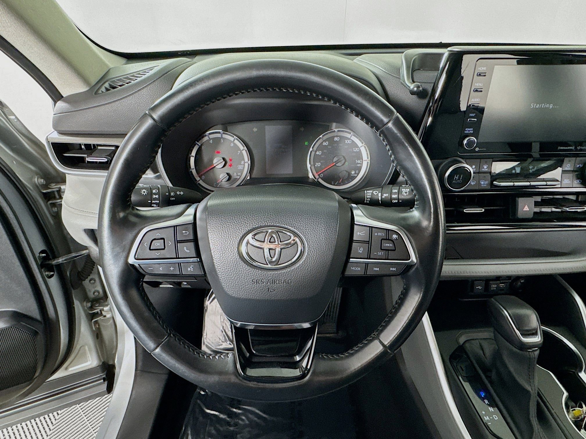 Used 2020 Toyota Highlander LE image 13