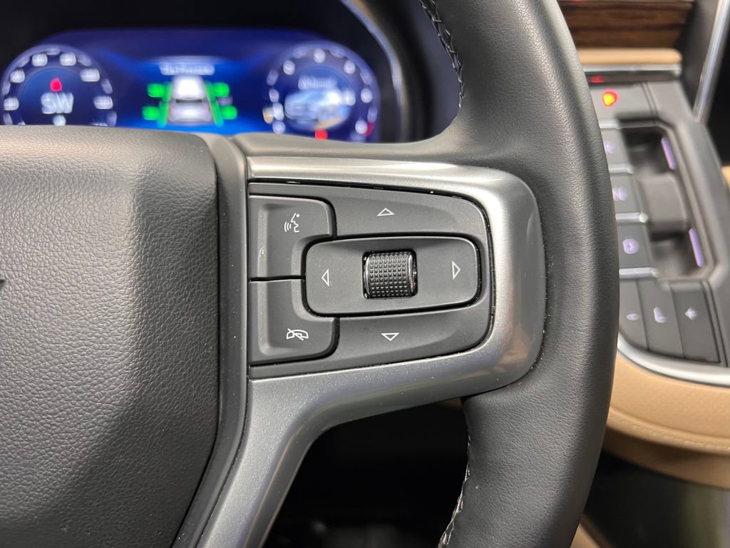 Used 2024 Chevrolet Suburban Premier w/ Premium Package 2 AWD/4WD image 11