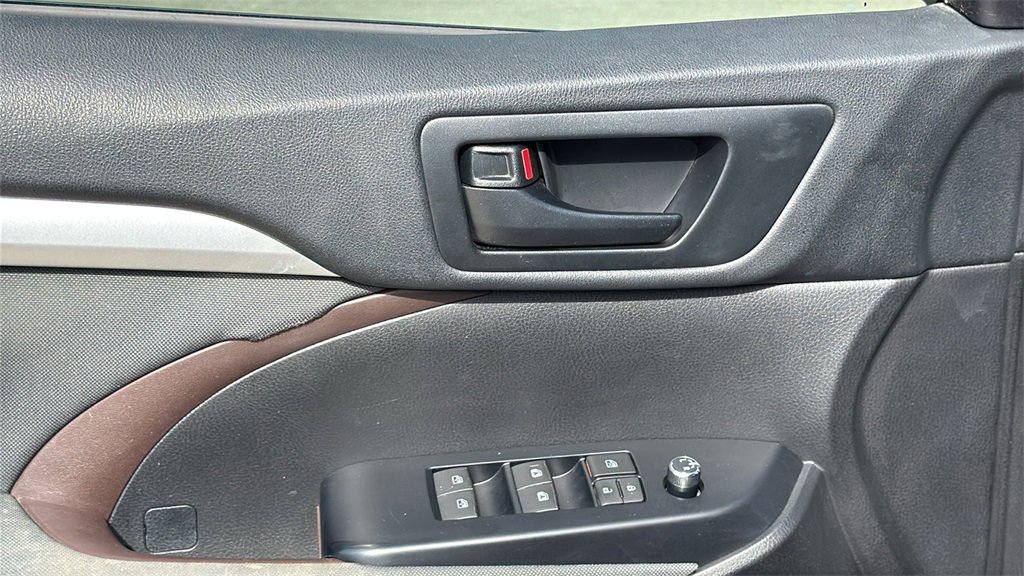 Used 2019 Toyota Highlander Plus image 14