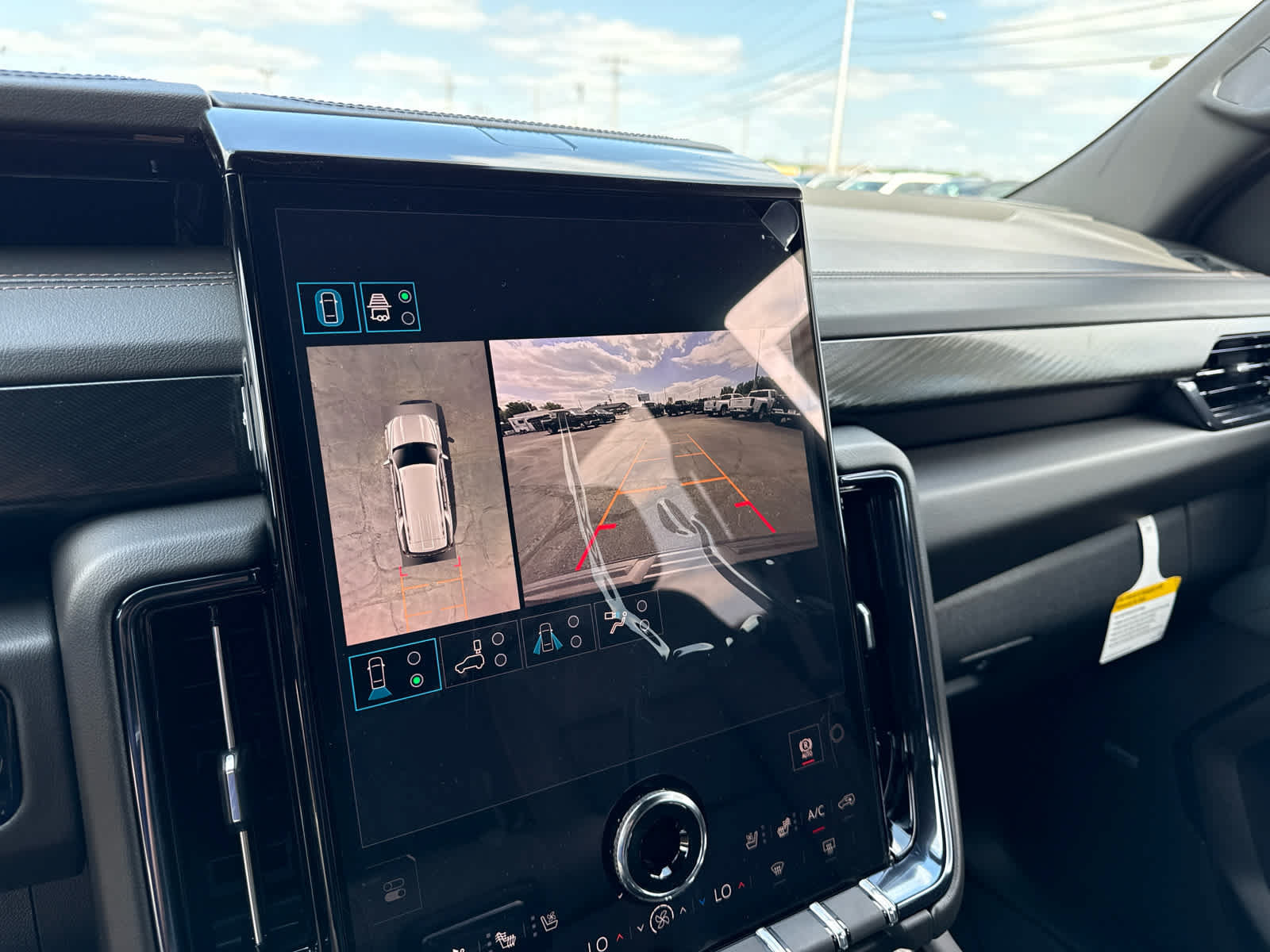 New 2026 GMC Yukon AT4 AWD/4WD image 18