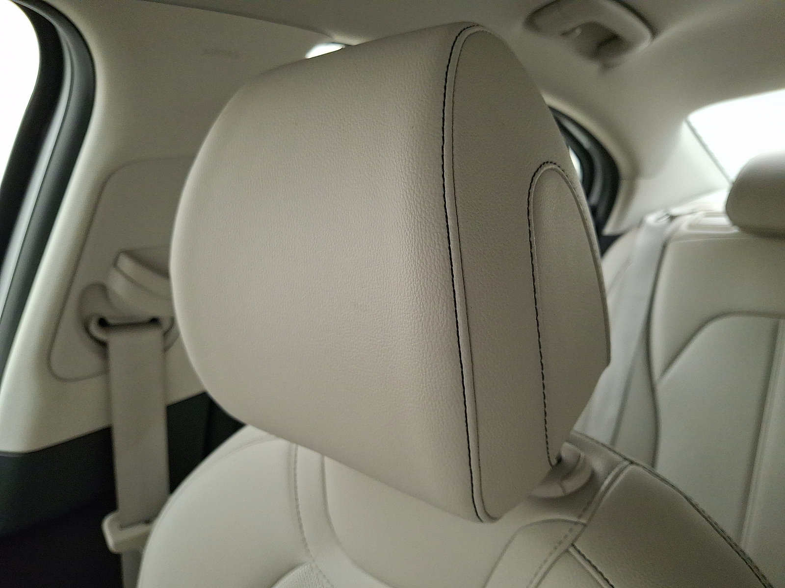 Used 2019 Genesis G70 2.0T Advanced RWD image 12