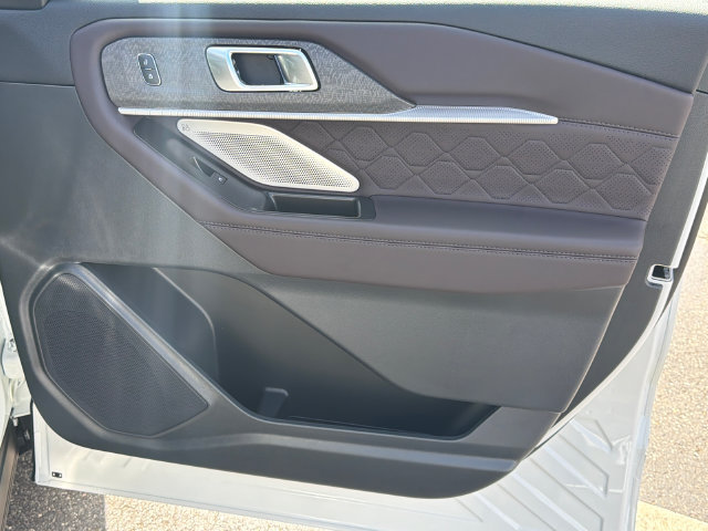 New 2027 Ford Explorer Platinum w/ 3.0L Ultimate Package RWD image 15