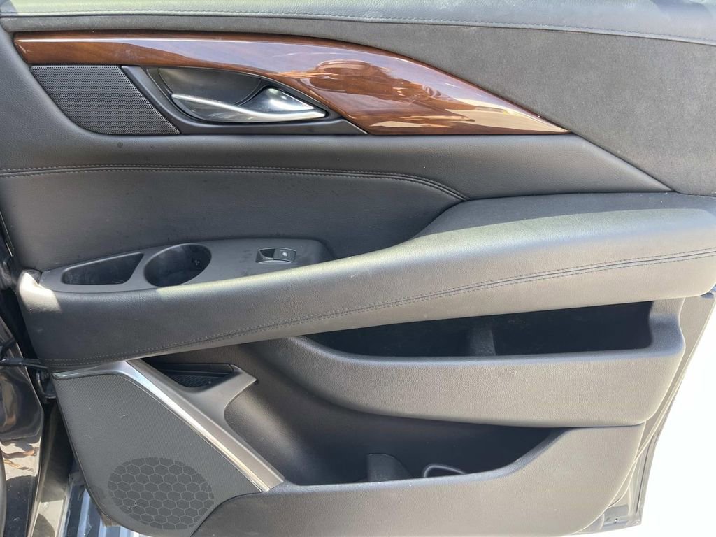 Used 2019 Cadillac Escalade ESV Luxury AWD/4WD image 23