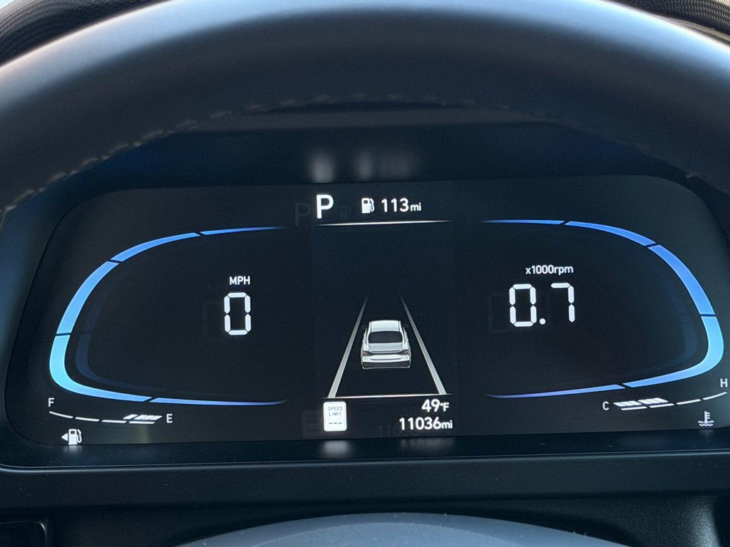 Used 2025 Hyundai Elantra Blue image 31