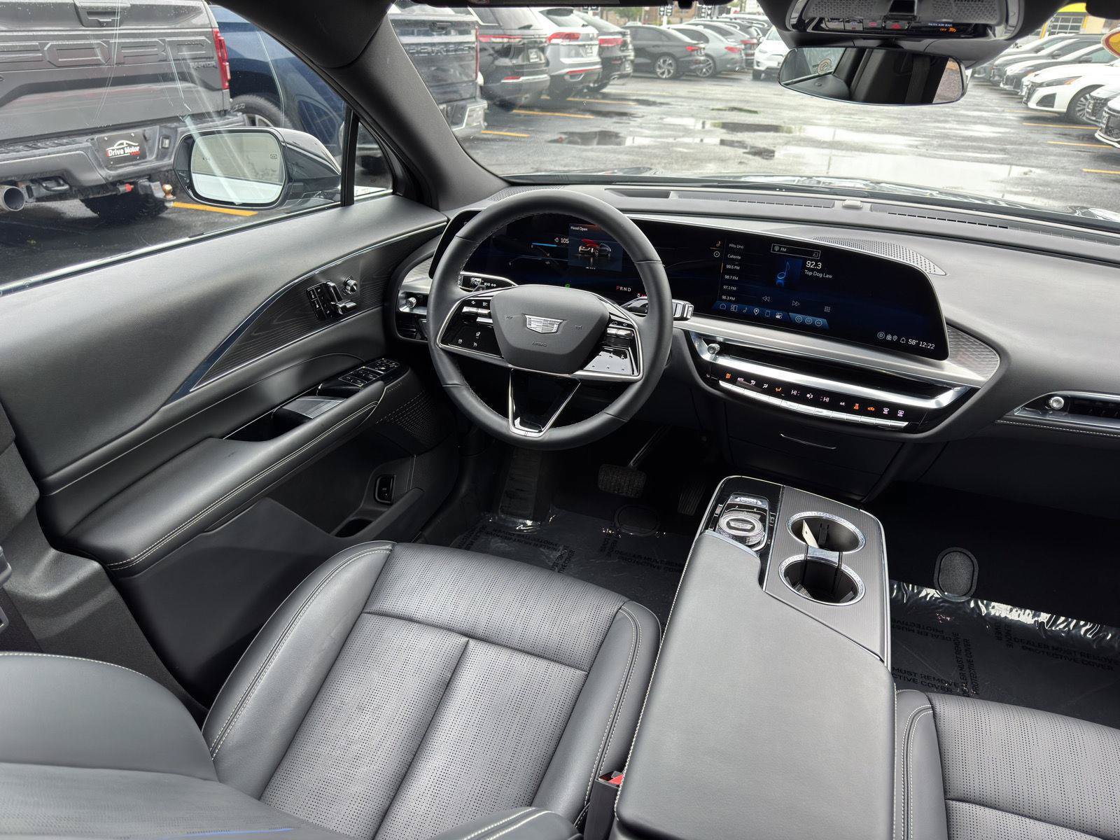 Used 2024 Cadillac Lyriq Luxury AWD/4WD image 30