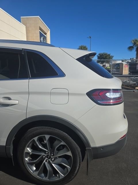 Used 2022 Lincoln Nautilus Reserve w/ Equipment Group 201A image 9