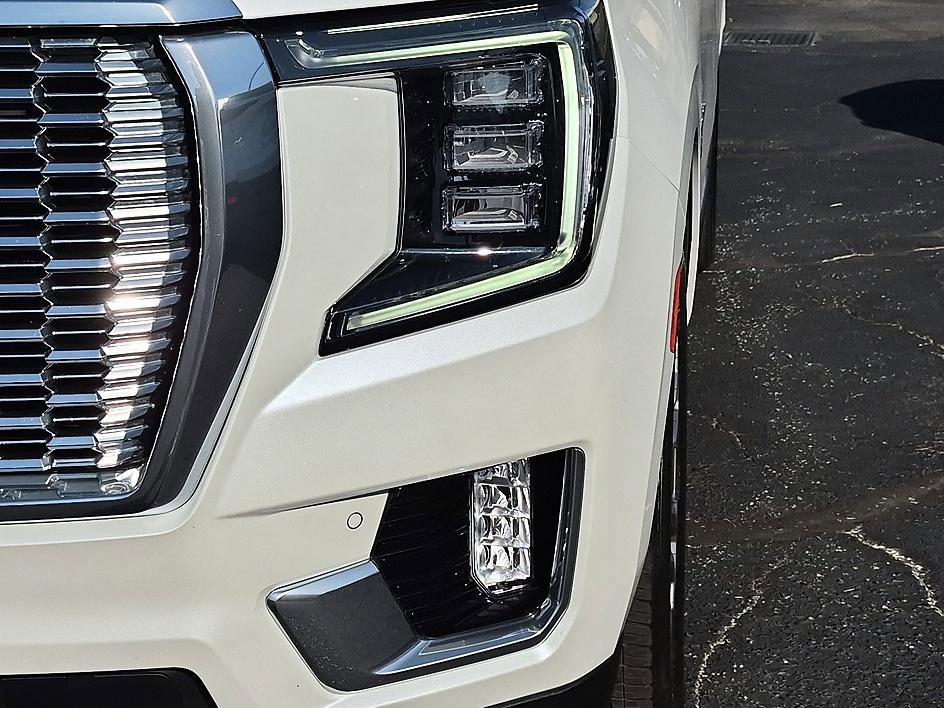 Used 2023 GMC Yukon Denali AWD/4WD image 9