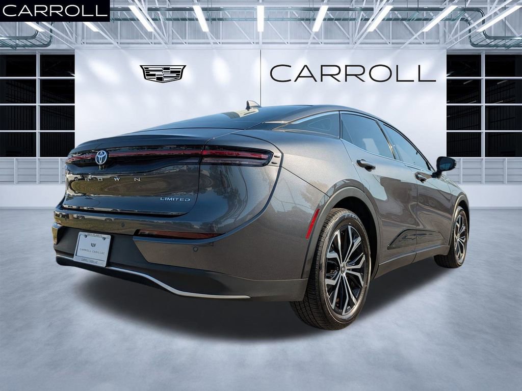 Used 2023 Toyota Crown Limited image 4