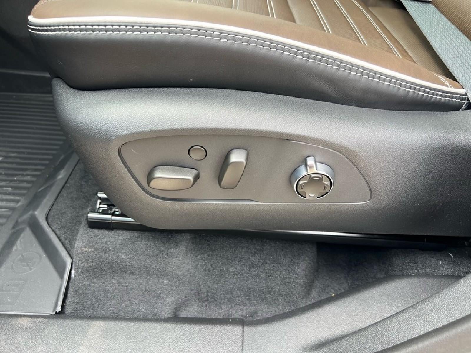 New 2026 GMC Acadia Denali Ultimate w/ LPO, Floor Liner Package FWD image 25