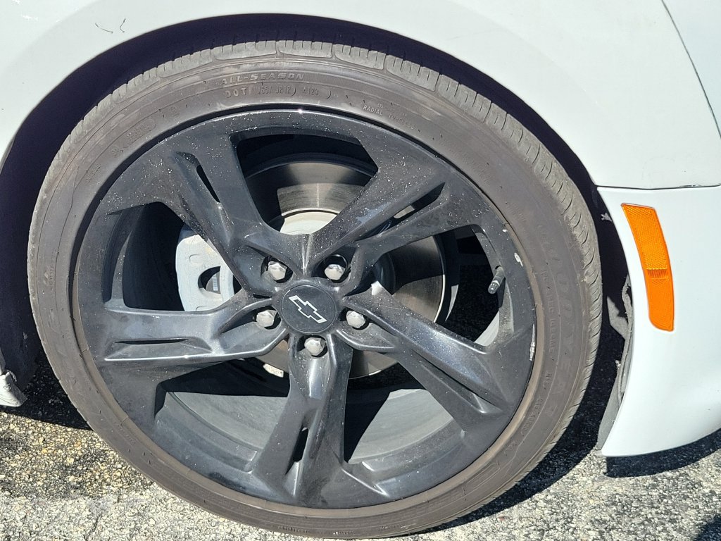 Used 2024 Chevrolet Camaro LT RWD image 9