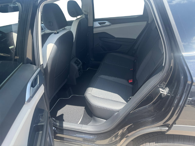 New 2026 Volkswagen Taos SE FWD image 11