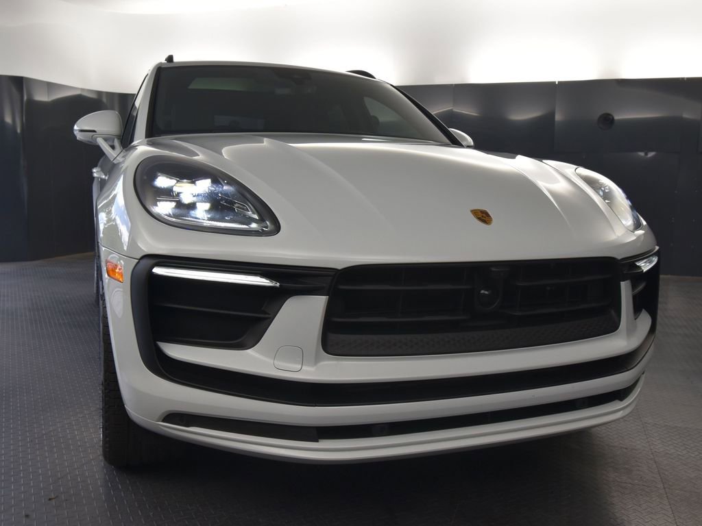 Used 2025 Porsche Macan image 40