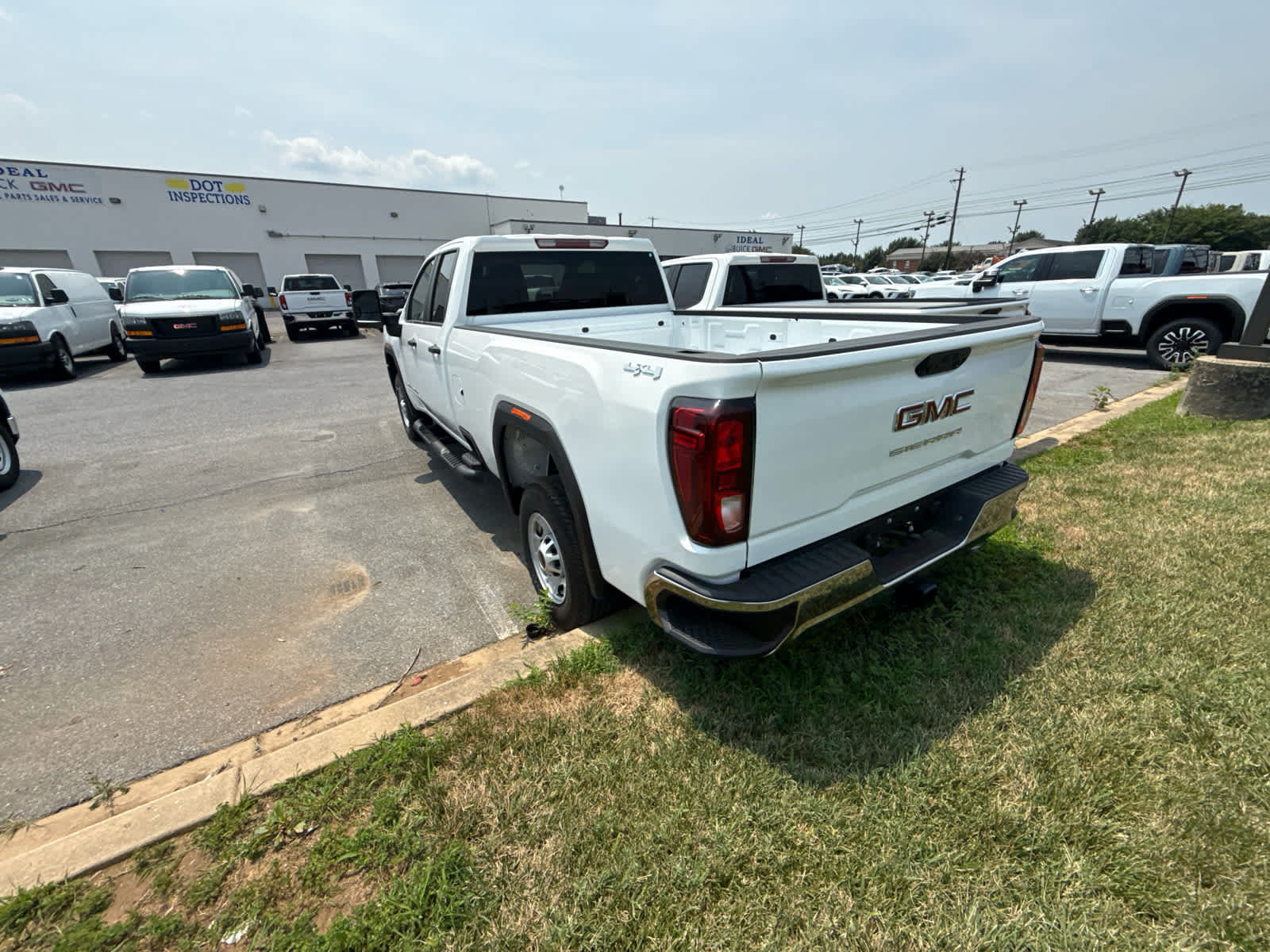 New 2026 GMC Sierra 2500 Pro w/ Convenience Package AWD/4WD image 11
