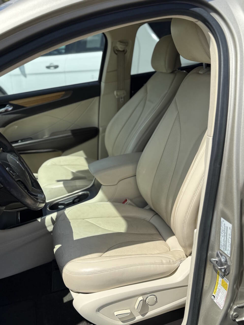 Used 2015 Lincoln MKC FWD w/ Equipment Group 101A Select image 9
