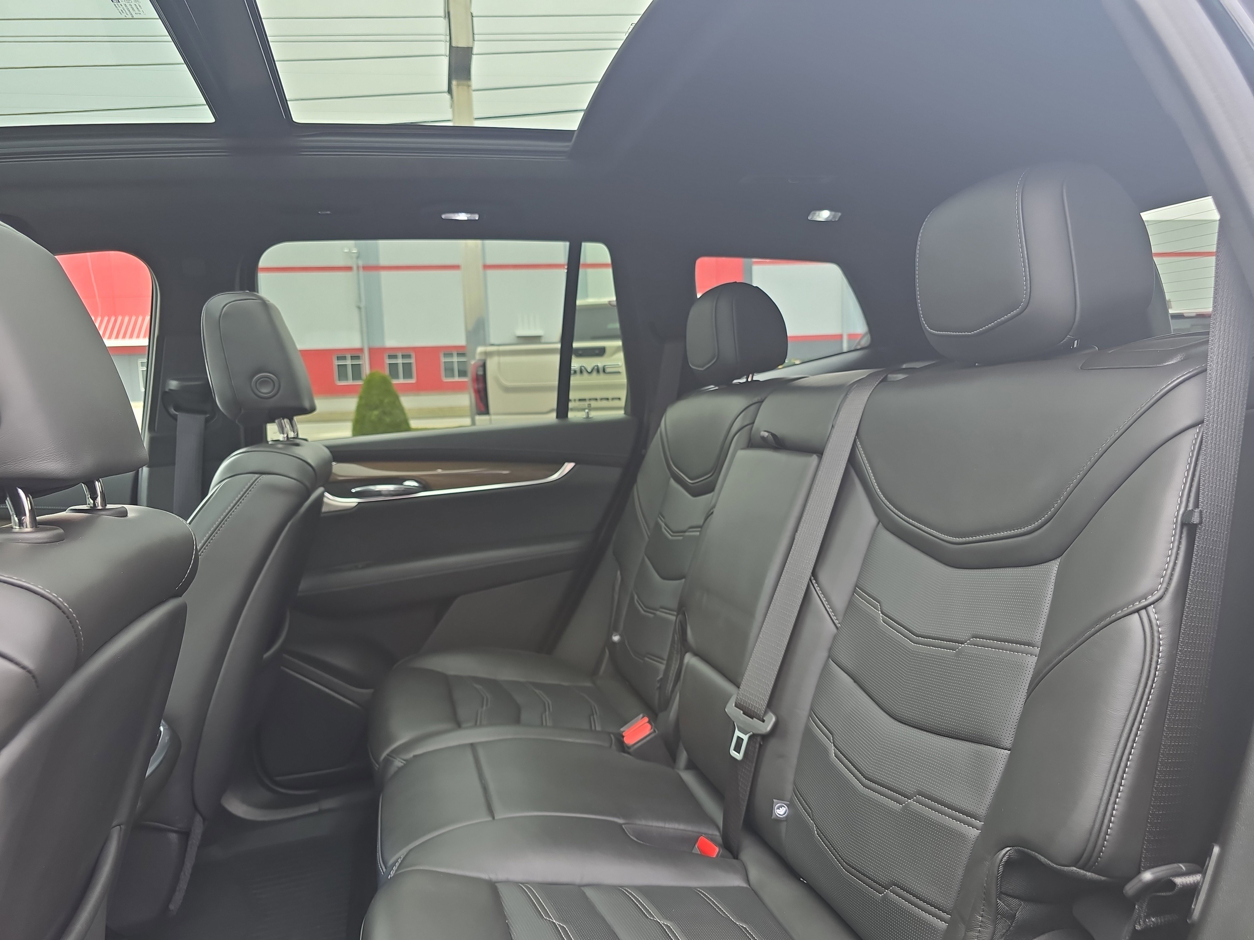 Used 2023 Cadillac XT6 Sport w/ Platinum Package image 14