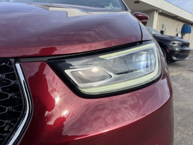Used 2022 Chrysler Pacifica Touring-L w/ Uconnect Theater Family Group image 10
