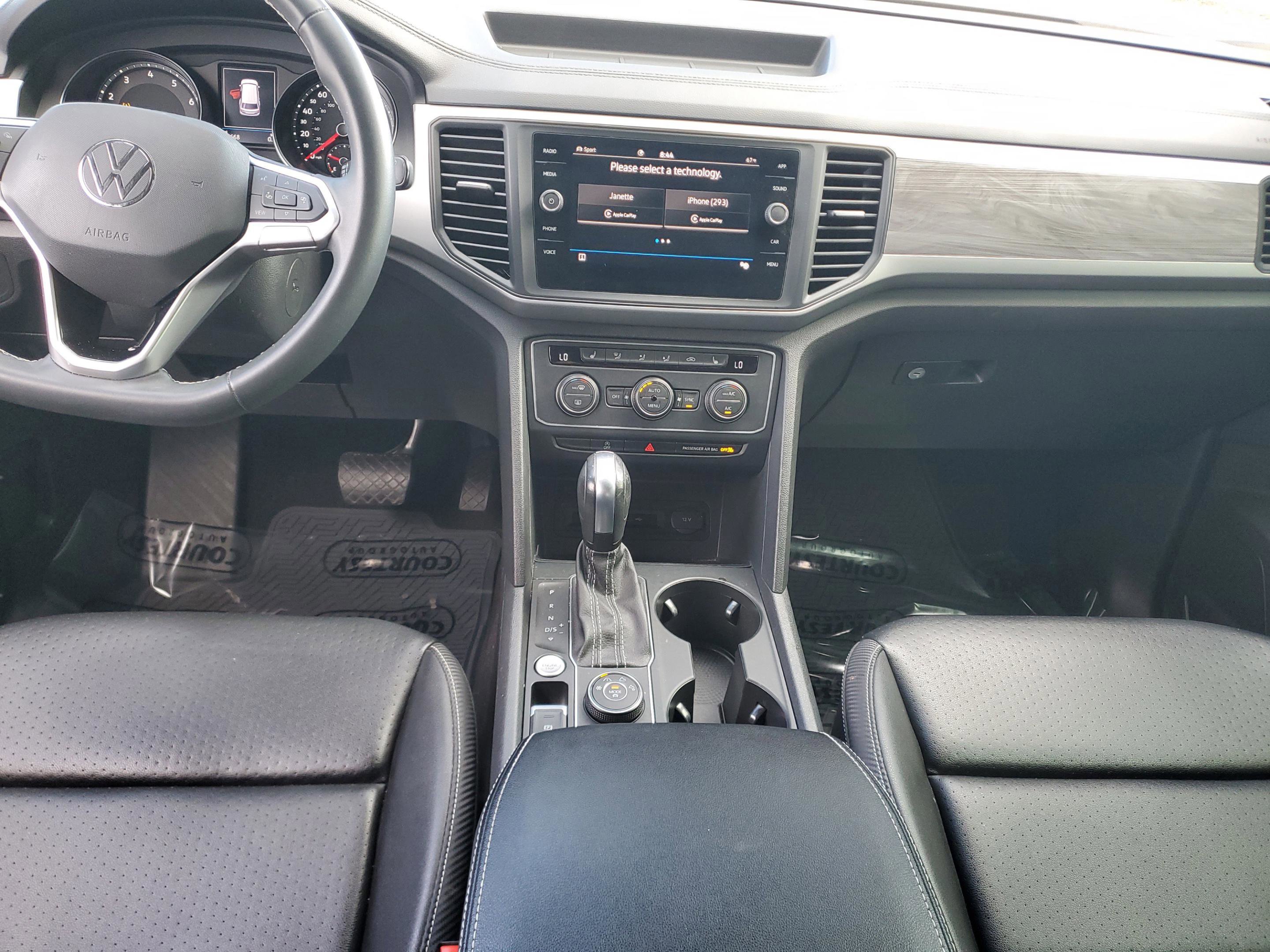 Used 2021 Volkswagen Atlas Cross Sport SE w/ Panoramic Sunroof Package image 16