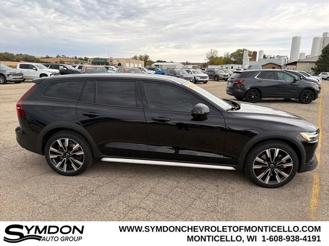Used 2023 Volvo V60 B5 Cross Country Ultimate image 3